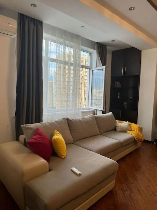 Квартира С Террасой С Видом На Горы Almaty Apartment